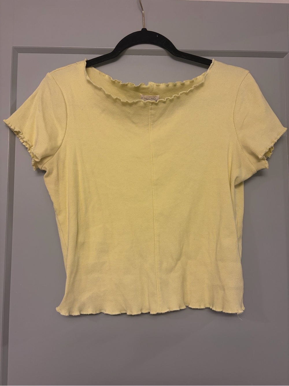 Pilcro Pale Yellow Ribbed Lettuce-Edge Crop Top